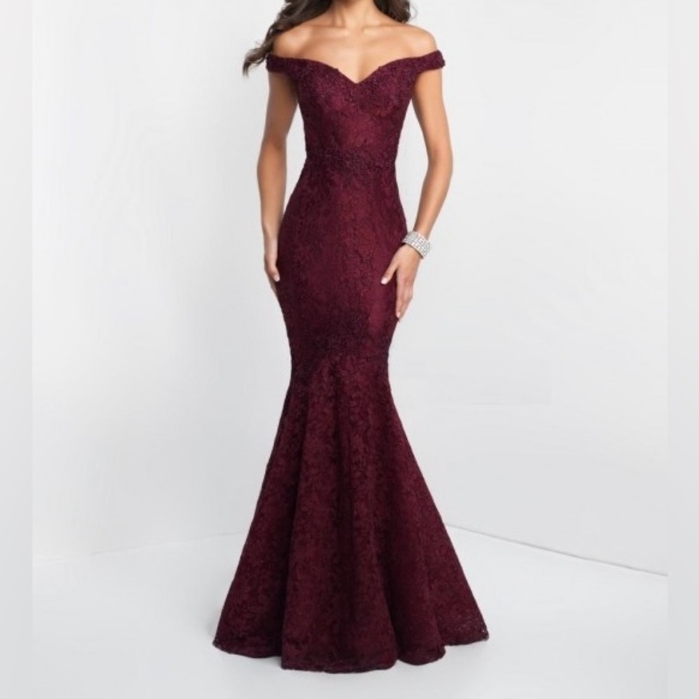 Chic Off-Shoulder Burgundy Lace Prom Dress